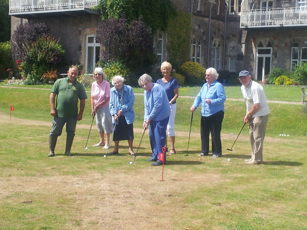 Residents-of-The-Priory-enjoying-the-new-Putting-Green-Facilites-2